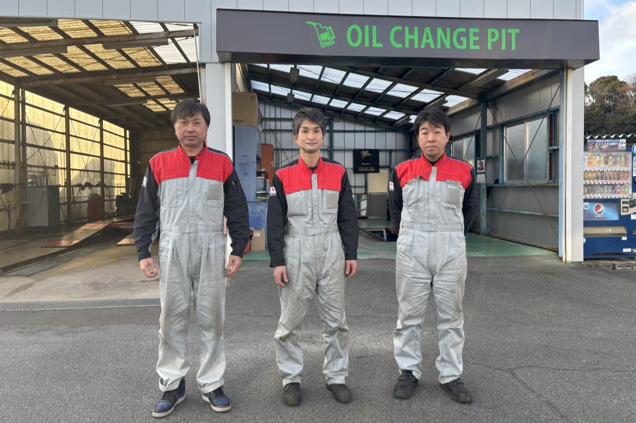  ナルケ自動車本店の整備士