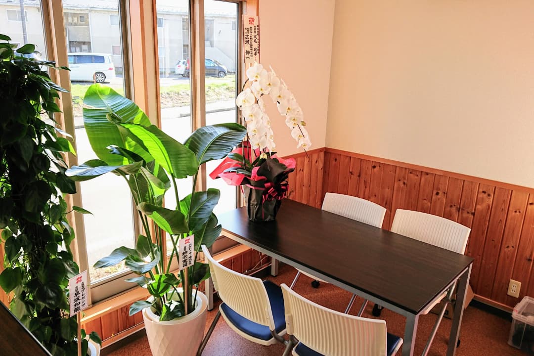 ナルケ自動車仙南店の店舗内